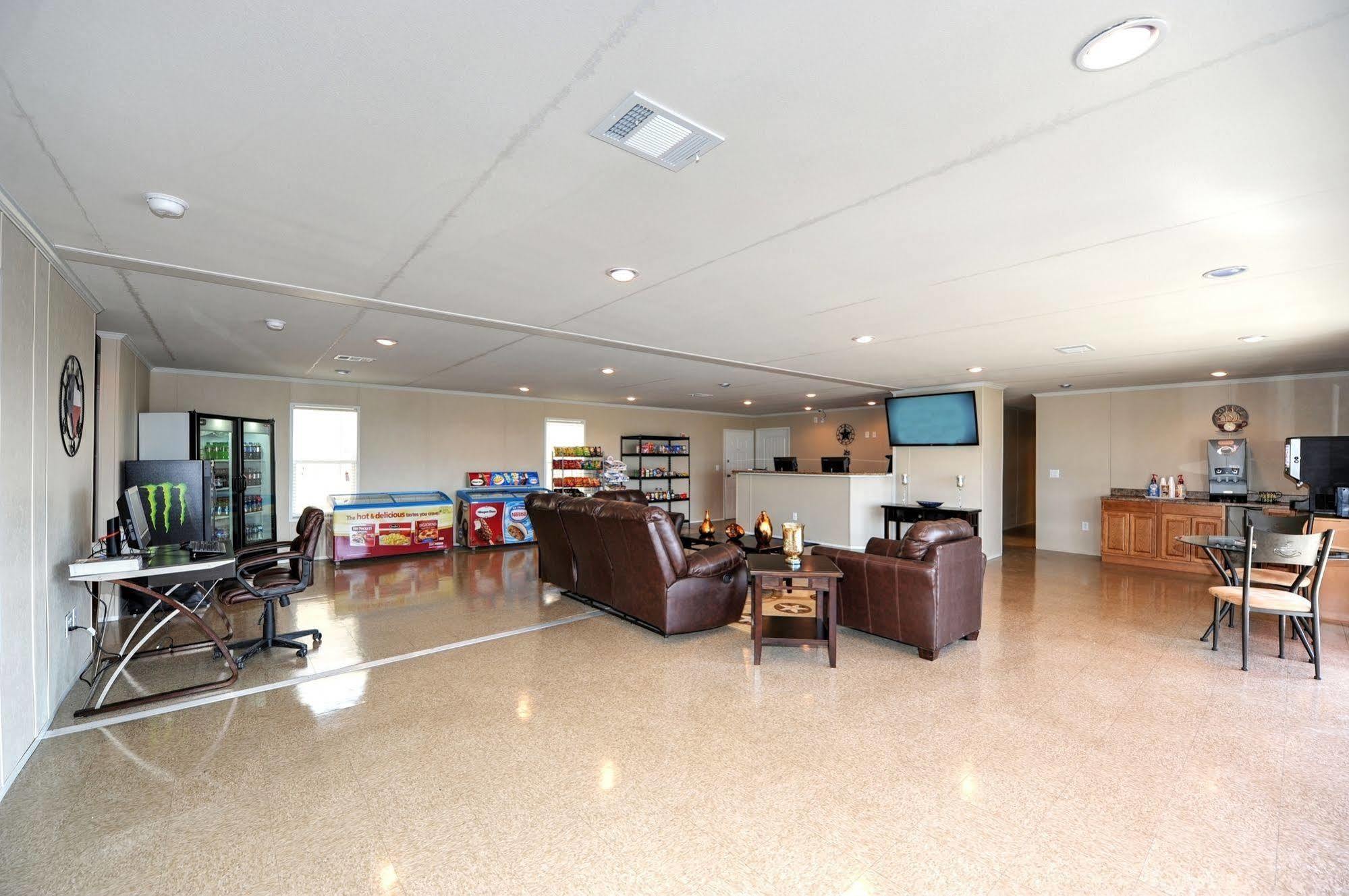 Instalodge Hotel And Suites Karnes City מראה חיצוני תמונה