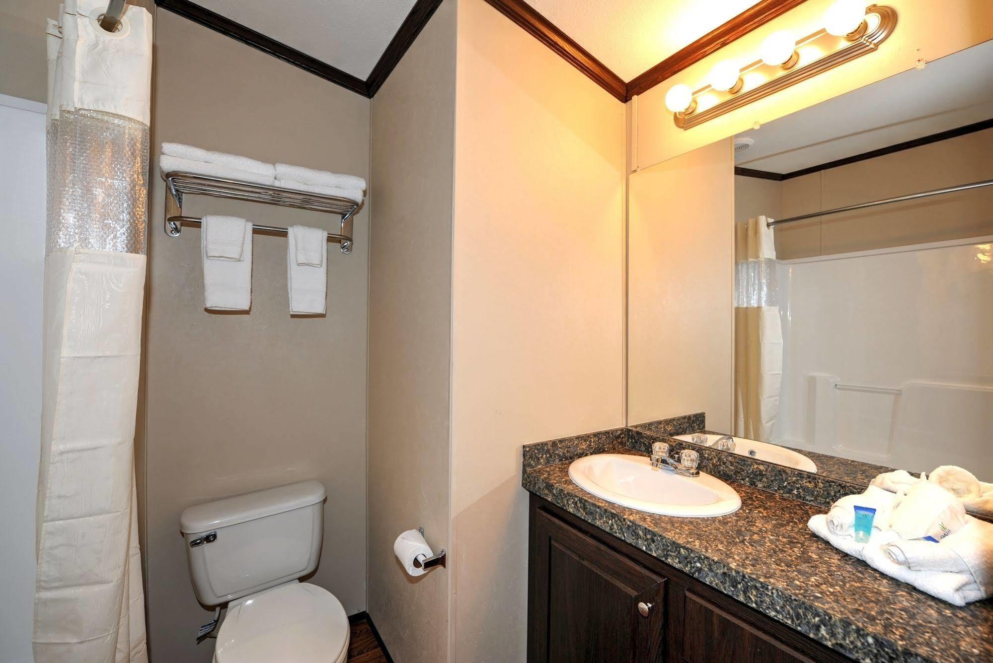 Instalodge Hotel And Suites Karnes City מראה חיצוני תמונה
