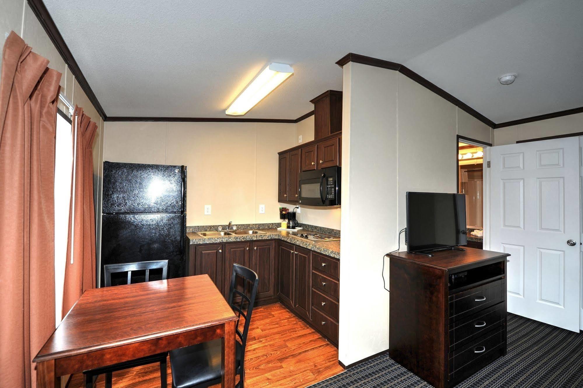 Instalodge Hotel And Suites Karnes City מראה חיצוני תמונה