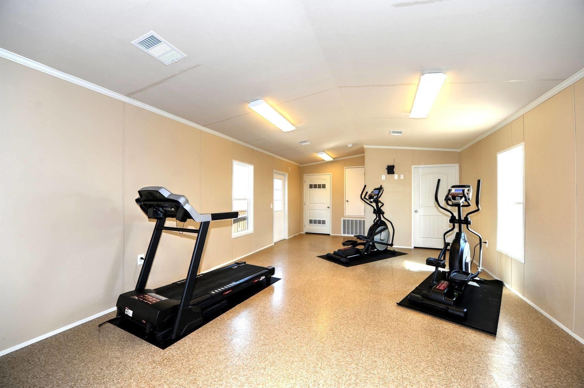 Instalodge Hotel And Suites Karnes City מראה חיצוני תמונה