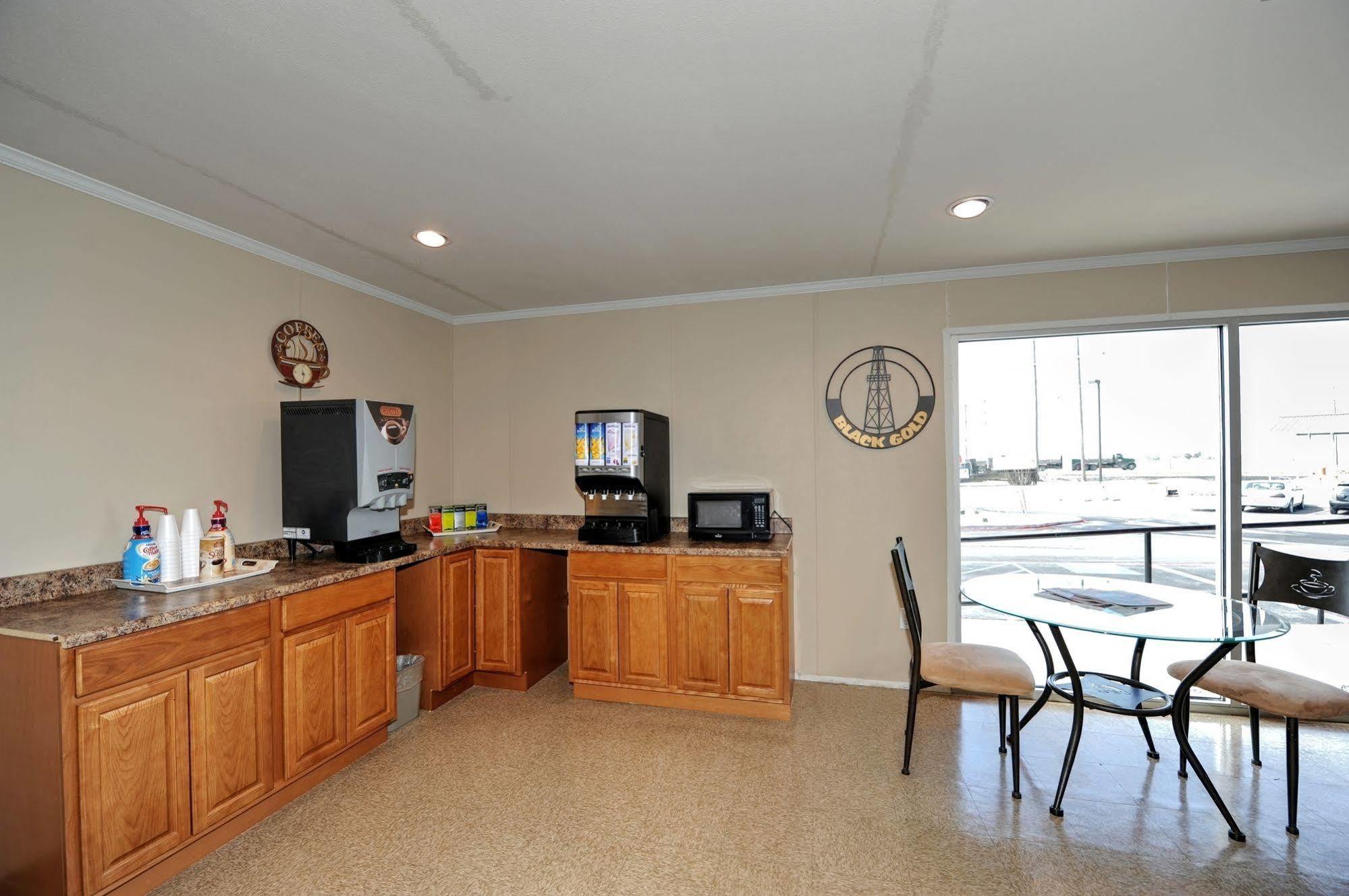 Instalodge Hotel And Suites Karnes City מראה חיצוני תמונה